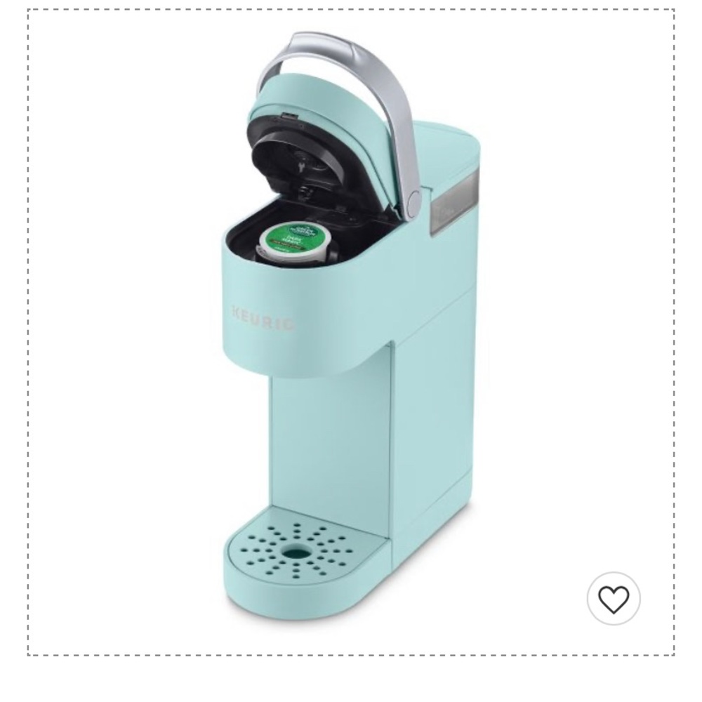 Mint Keurig only used a couple bought it for college but never really used it!